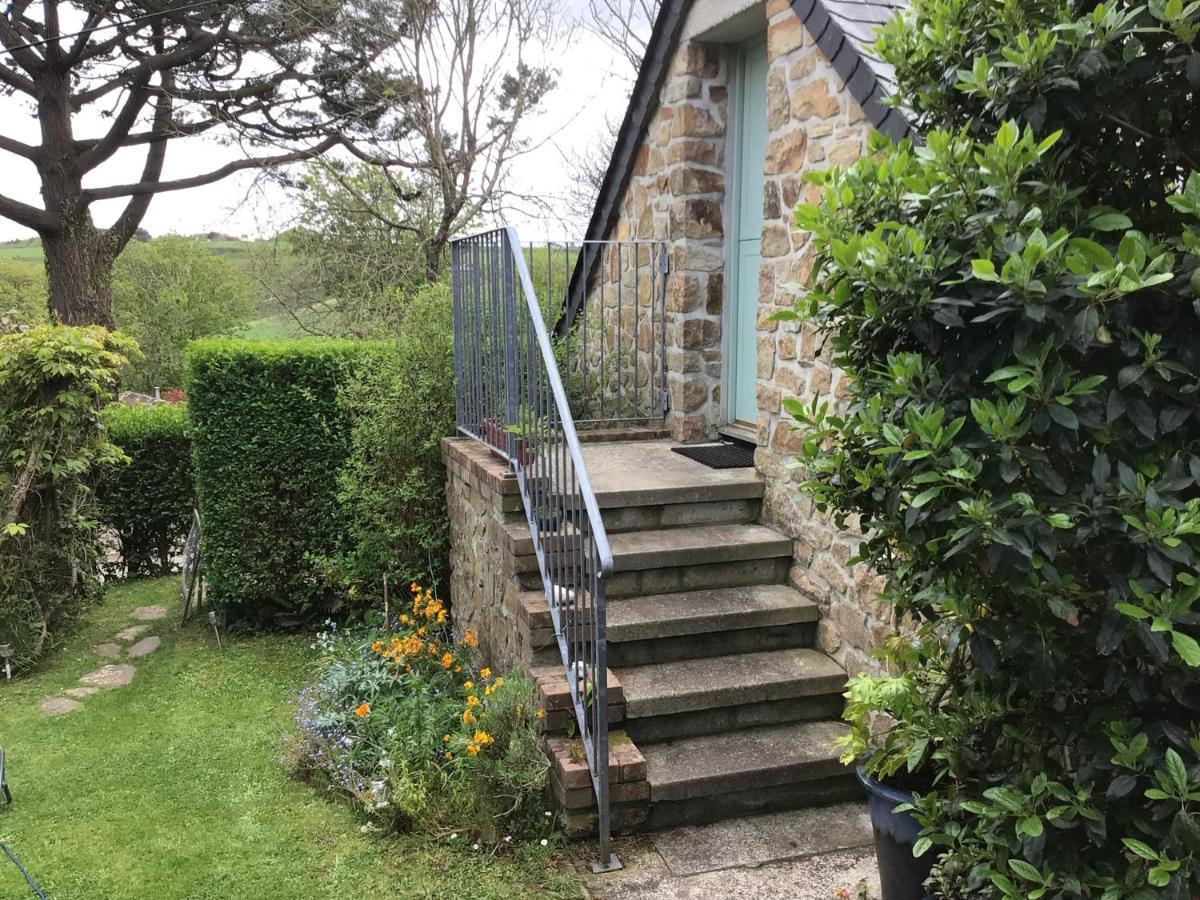 Cozy Camborne Studio Retreat With Two Single Beds Bagian luar foto