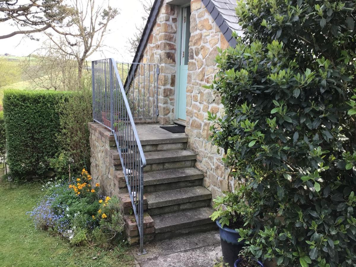Cozy Camborne Studio Retreat With Two Single Beds Bagian luar foto